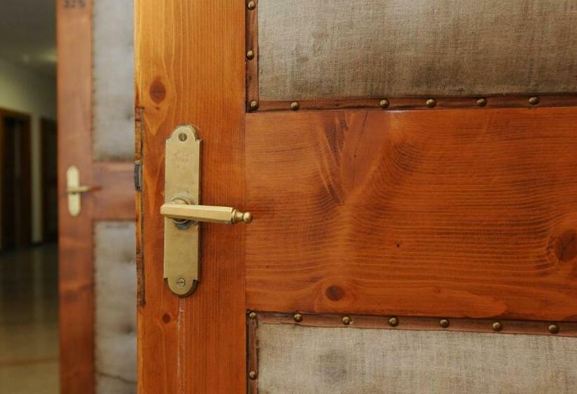 Отель Lago Di Braies