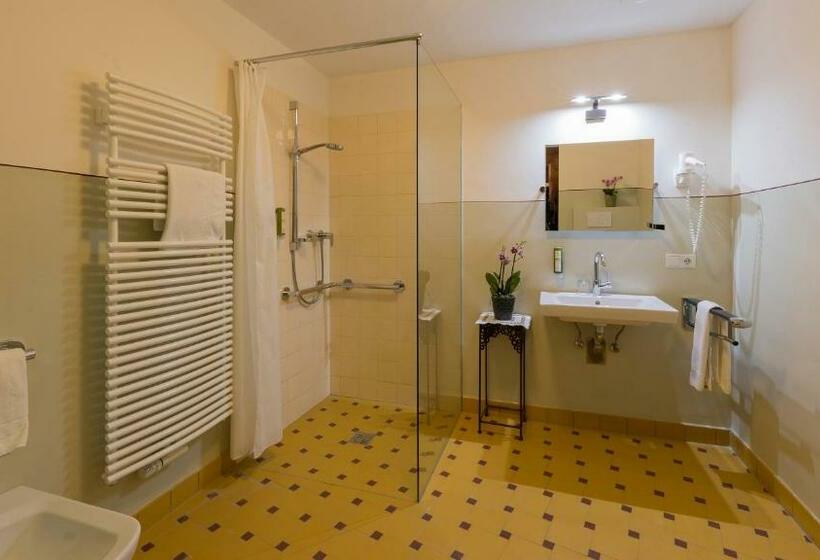 Отель Lago Di Braies