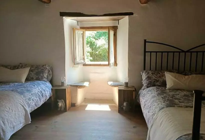 Granja Labrada: Alojamiento Con Caballos