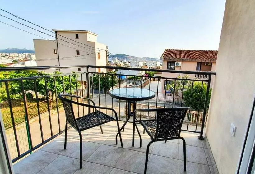 Bonaca Holiday Apartments Bar