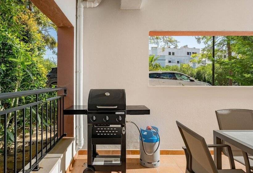 Modern And Spacious Holiday Apartment, Cabanas