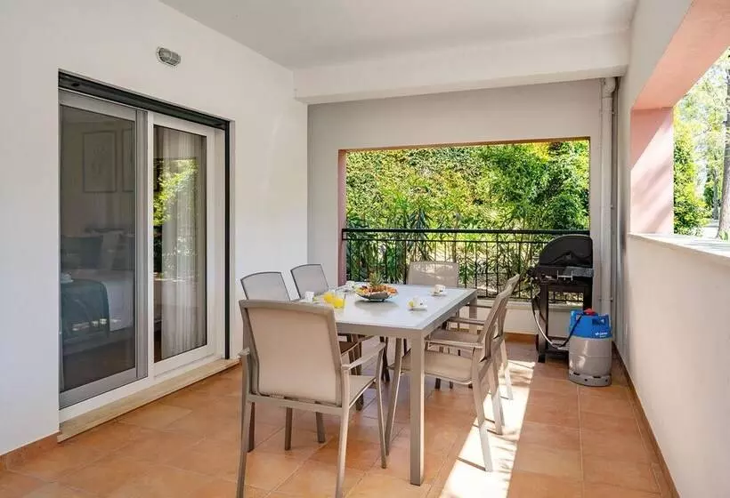 Modern And Spacious Holiday Apartment, Cabanas