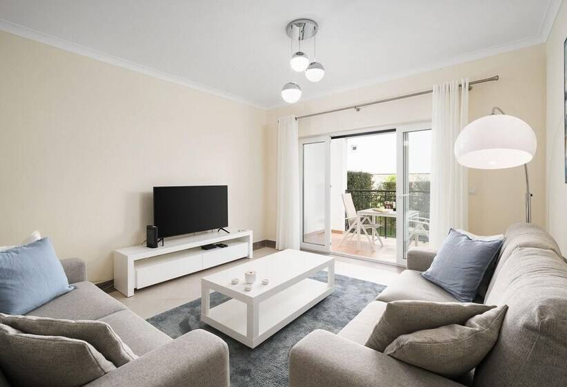 Modern And Spacious Holiday Apartment, Cabanas