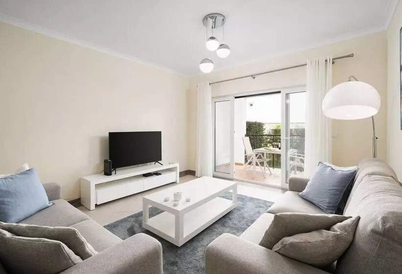 Modern And Spacious Holiday Apartment, Cabanas