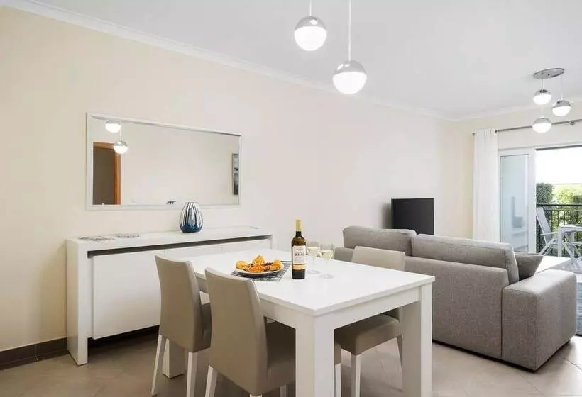 Modern And Spacious Holiday Apartment, Cabanas