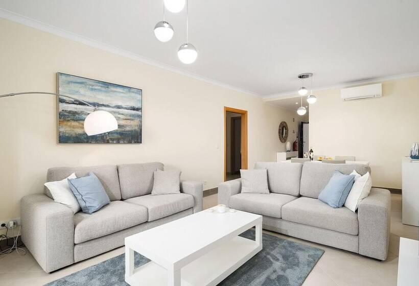 Modern And Spacious Holiday Apartment, Cabanas