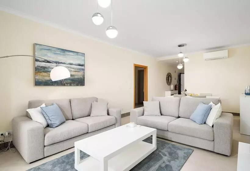 Modern And Spacious Holiday Apartment, Cabanas