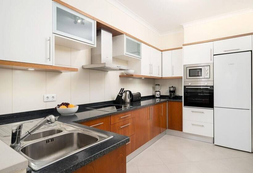 Modern And Spacious Holiday Apartment, Cabanas