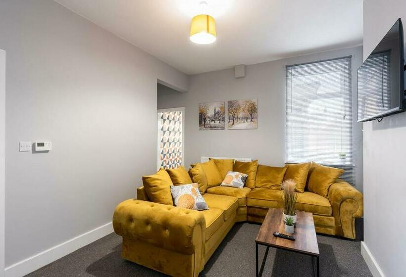 Modern & Beach Location & Contractors & Leisure & Garden