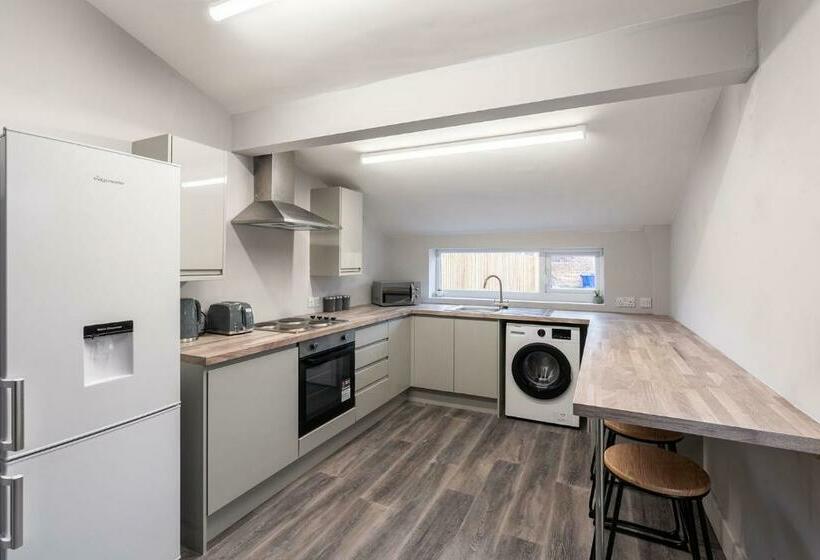 Modern & Beach Location & Contractors & Leisure & Garden