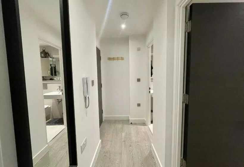 Smart Apartment Close To Watford Atria And Station