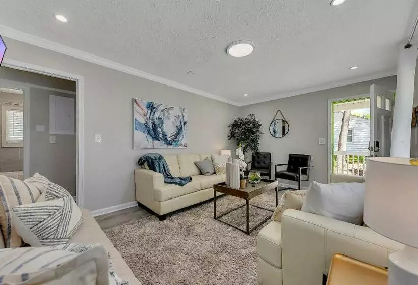 Goodkarma Rentals Gorgeous Interiors Gorgeous Outdoor Living Space With A Huge Fenced Backyard Coffe