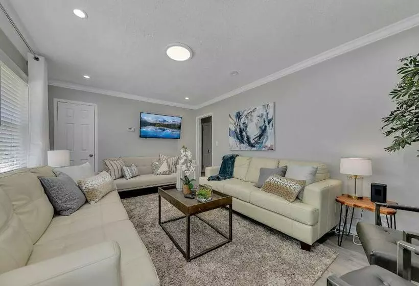 Goodkarma Rentals Gorgeous Interiors Gorgeous Outdoor Living Space With A Huge Fenced Backyard Coffe