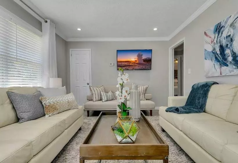 Goodkarma Rentals Gorgeous Interiors Gorgeous Outdoor Living Space With A Huge Fenced Backyard Coffe