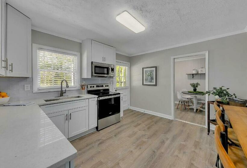 Goodkarma Rentals Gorgeous Interiors Gorgeous Outdoor Living Space With A Huge Fenced Backyard Coffe