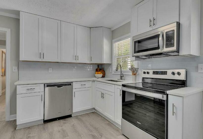 Goodkarma Rentals Gorgeous Interiors Gorgeous Outdoor Living Space With A Huge Fenced Backyard Coffe