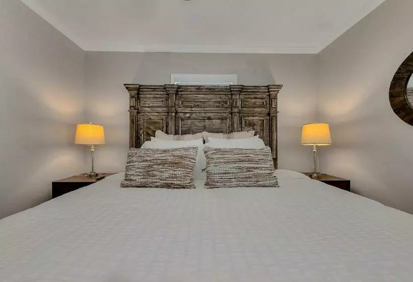Goodkarma Rentals Gorgeous Interiors Gorgeous Outdoor Living Space With A Huge Fenced Backyard Coffe
