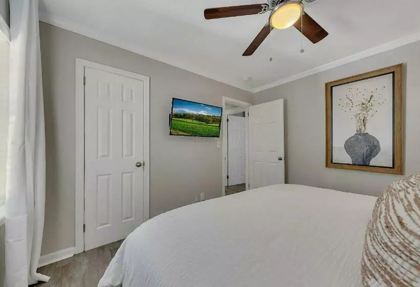 Goodkarma Rentals Gorgeous Interiors Gorgeous Outdoor Living Space With A Huge Fenced Backyard Coffe