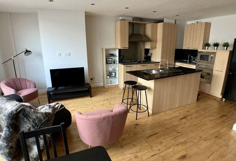 Linen Quarter Apartments