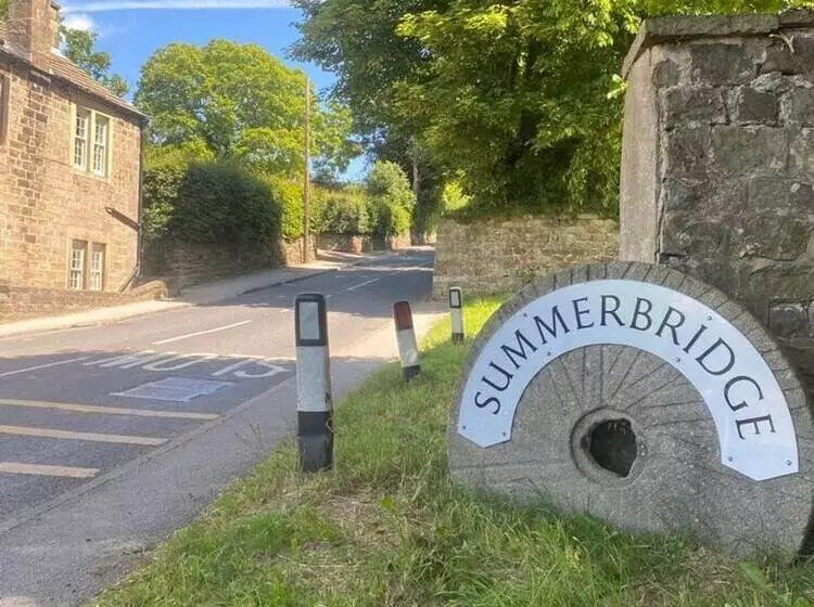 Lovely 2 Bed Flat In Summerbridge Harrogate