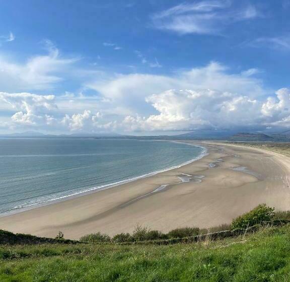 Luxury 3 Bedroom, 3 Bathroom Lodge With Hot Tub