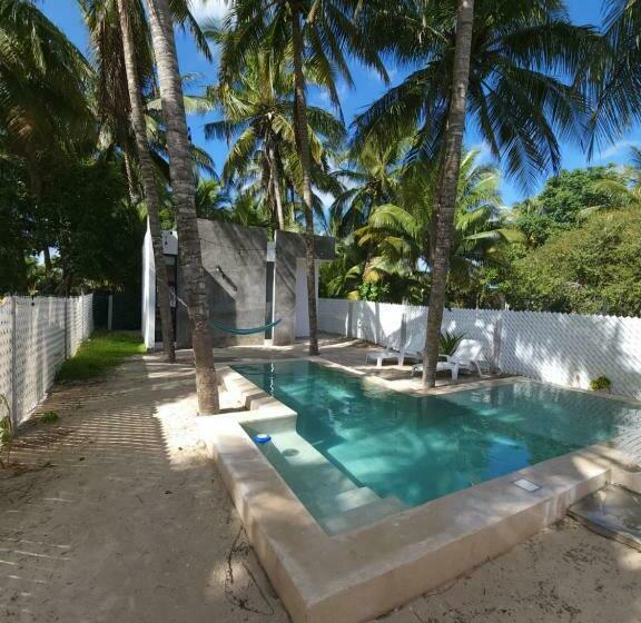 Quiet And Peaceful House, All Installations Are Private, With Pool And Very Close To The Beach