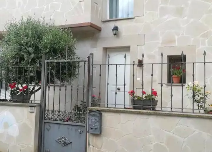 Vivienda Adosada , Con Merendero En Carcedo