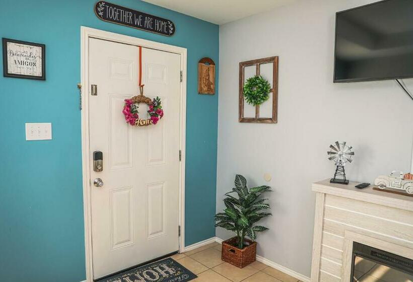 Casa Roble. Downtown Brownsville