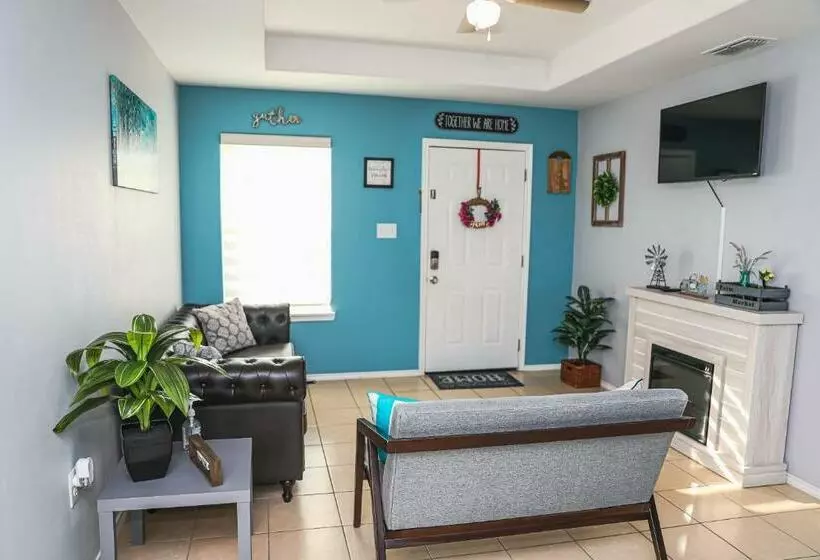 Casa Roble. Downtown Brownsville