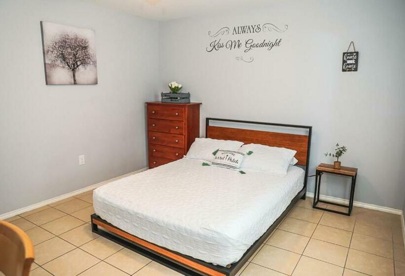 Casa Roble. Downtown Brownsville