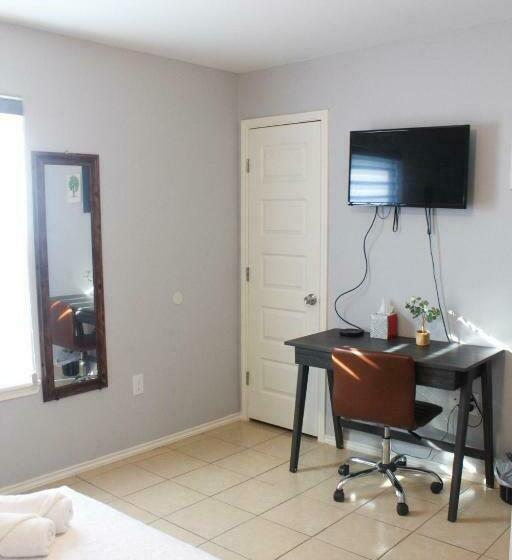 Casa Roble. Downtown Brownsville