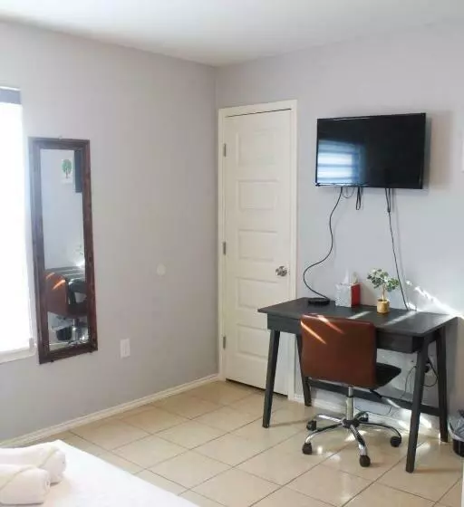 Casa Roble. Downtown Brownsville