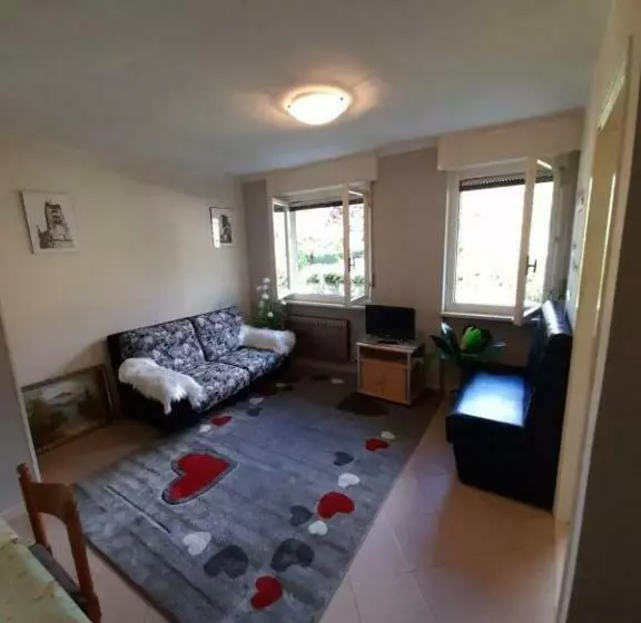 Lovely 1bedroom Apartment Central Valley Location