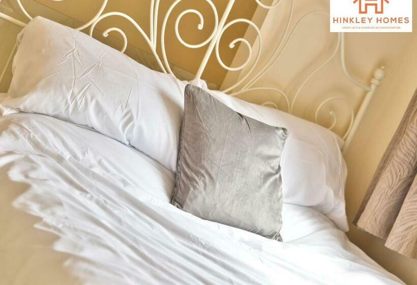 Cosy Contained Riverside 1bed 2 Floors Parking