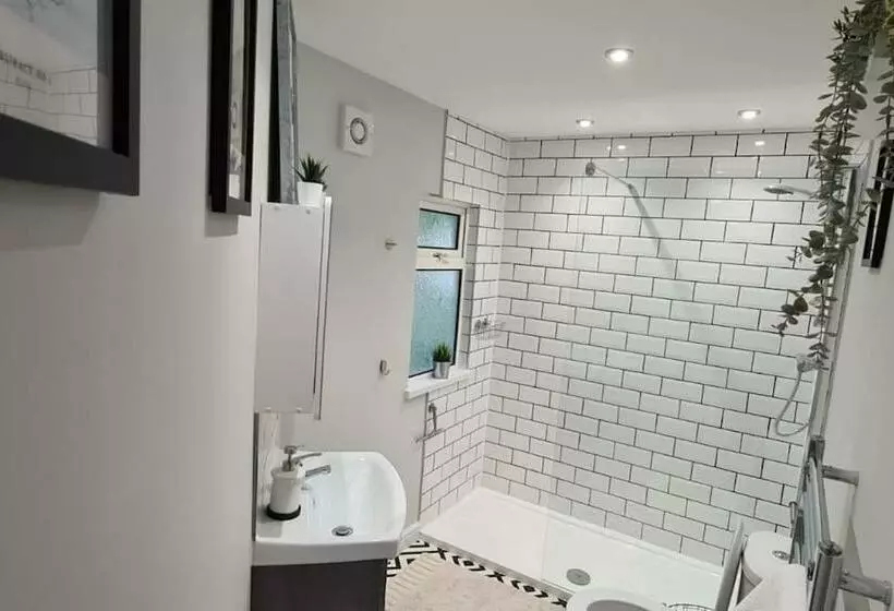 Morris Lodge, Southampton   1 Bedroom, Free Wifi & Parking