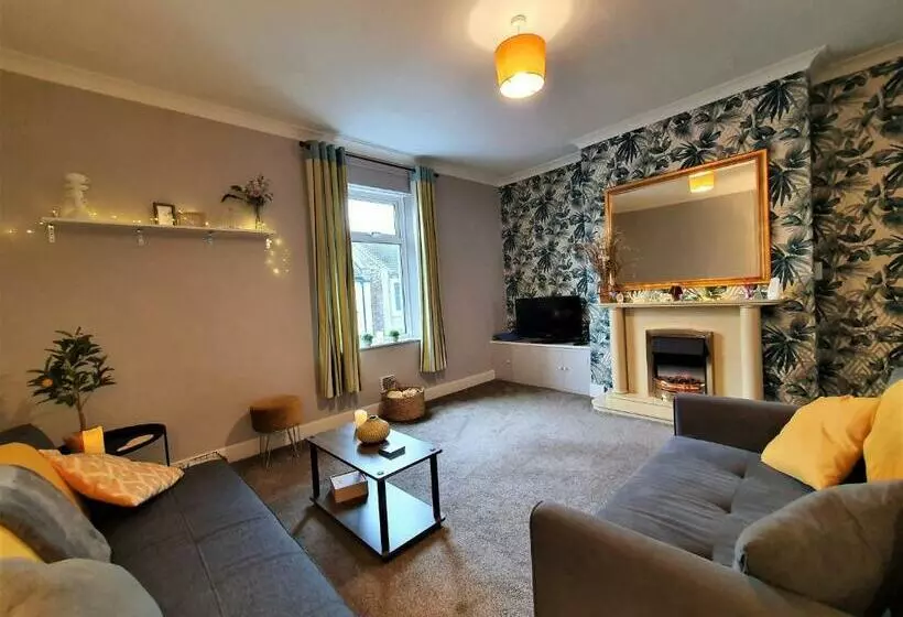 Brodie S Hideaway: Stylish Two Bed Amble Apartment