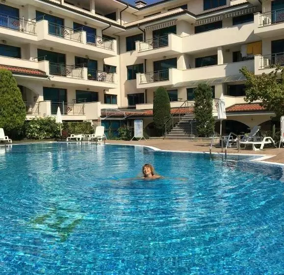 Cozy 1 Bed Apartment In Lesso Complex