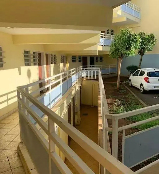 Petit Prix Et Grand Confort à Saint Gilles Les Bains