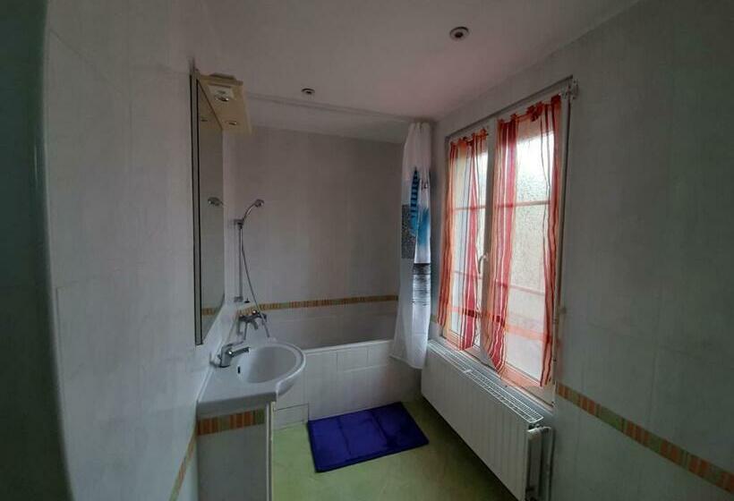 Aux Hirondelles Du Lac