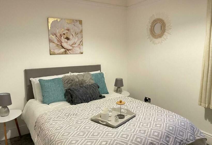 Cosy Home With Free Parking And Fast Internet