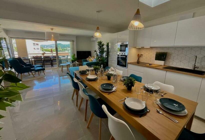 Magnificent 85m With Balconyin Front Of Sea