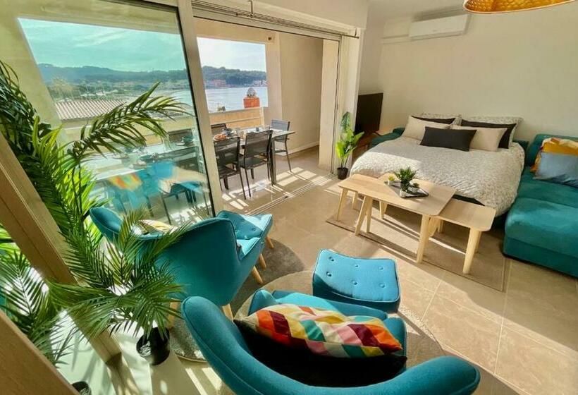 Magnificent 85m With Balconyin Front Of Sea