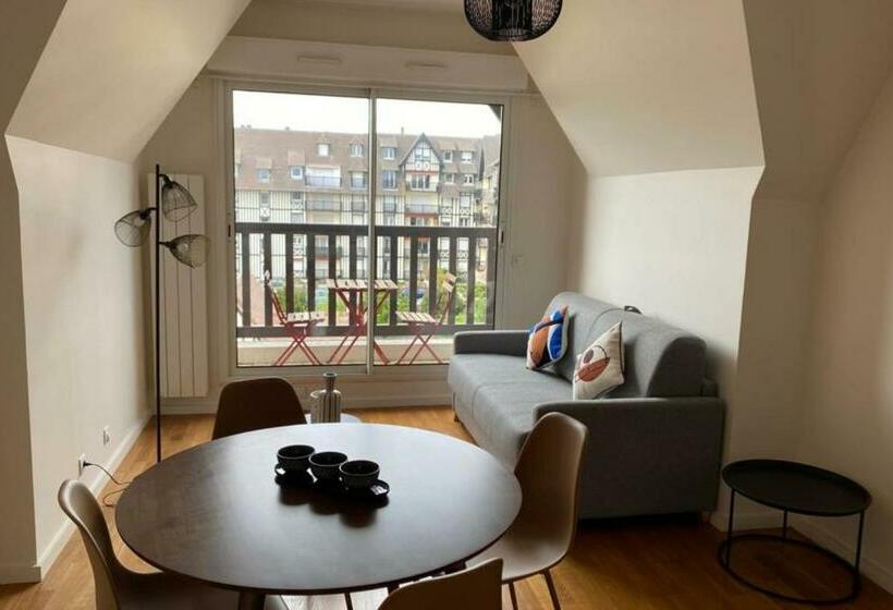 Nice 41 M With Balcony Near The Beach