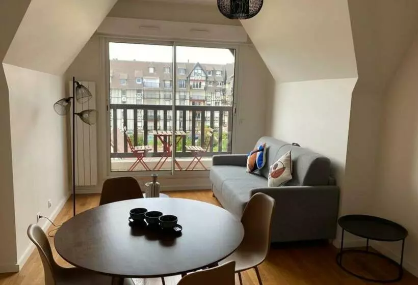 Nice 41 M With Balcony Near The Beach