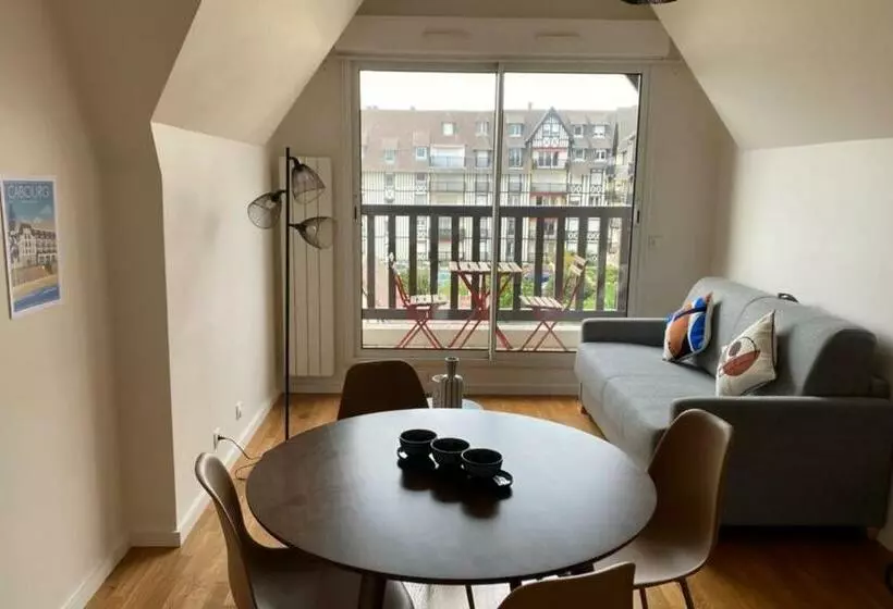 Nice 41 M With Balcony Near The Beach