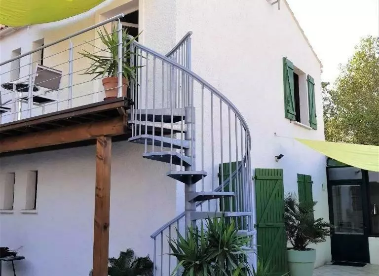 Studio A Palavas Les Flots A 40 M De La Plage Avec Terrasse Amenagee Et Wifi