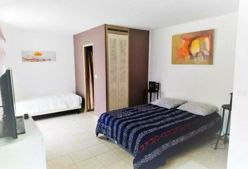 Studio A Palavas Les Flots A 40 M De La Plage Avec Terrasse Amenagee Et Wifi