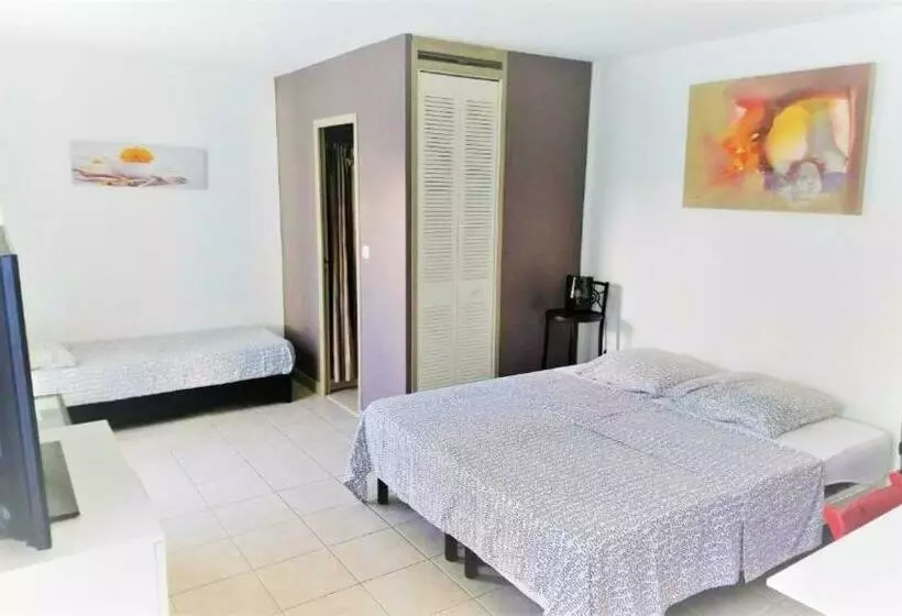 Studio A Palavas Les Flots A 40 M De La Plage Avec Terrasse Amenagee Et Wifi