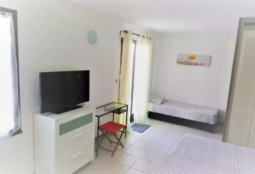 Studio A Palavas Les Flots A 40 M De La Plage Avec Terrasse Amenagee Et Wifi