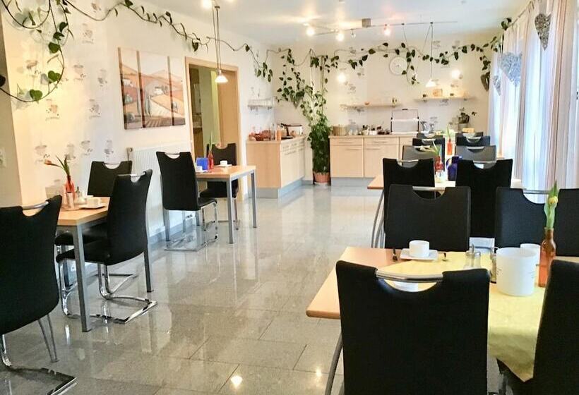 ベッドアンドブレックファースト Pension Am Schlossberg